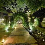 فندق Boutique Esplanade 4*