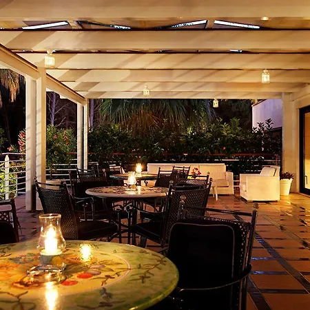 Boutique Esplanade Πέστουμ
