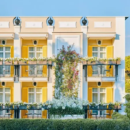 Boutique Esplanade Πέστουμ